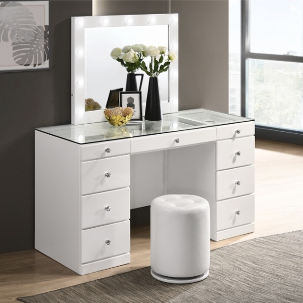 Avery LED Mirror Vanity Set